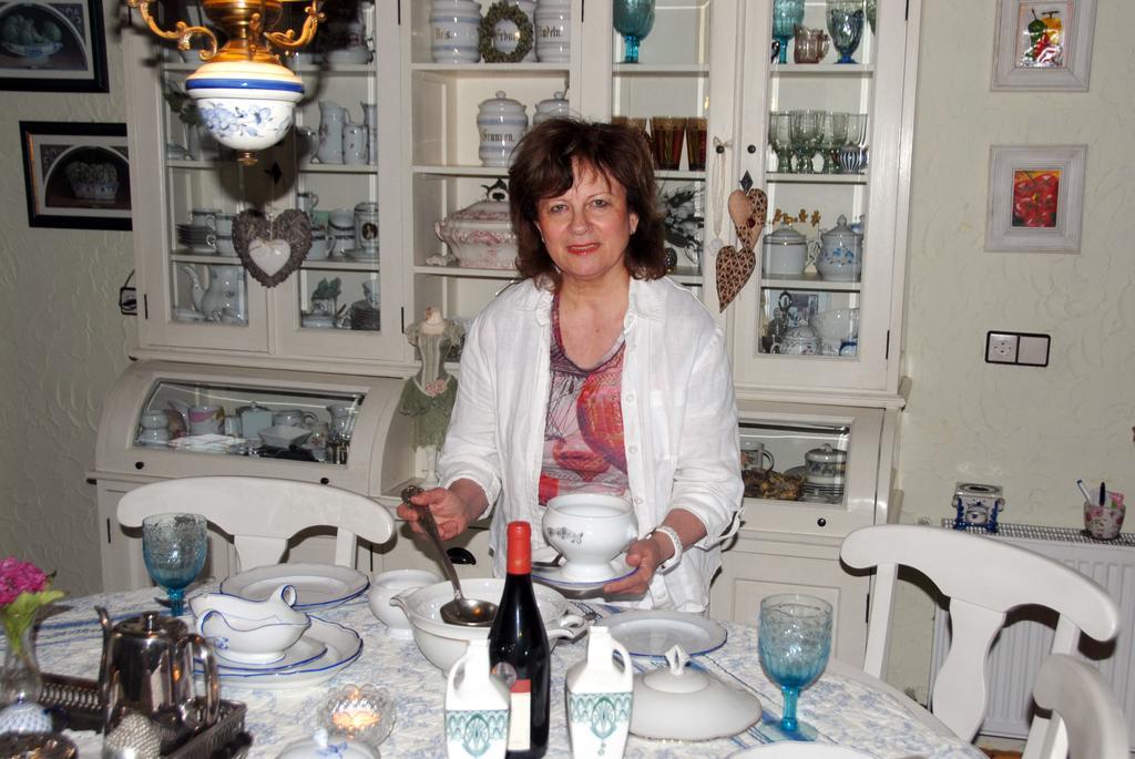 Romantikzimmer Im Antiquariat Sonnschied Szoba fotó