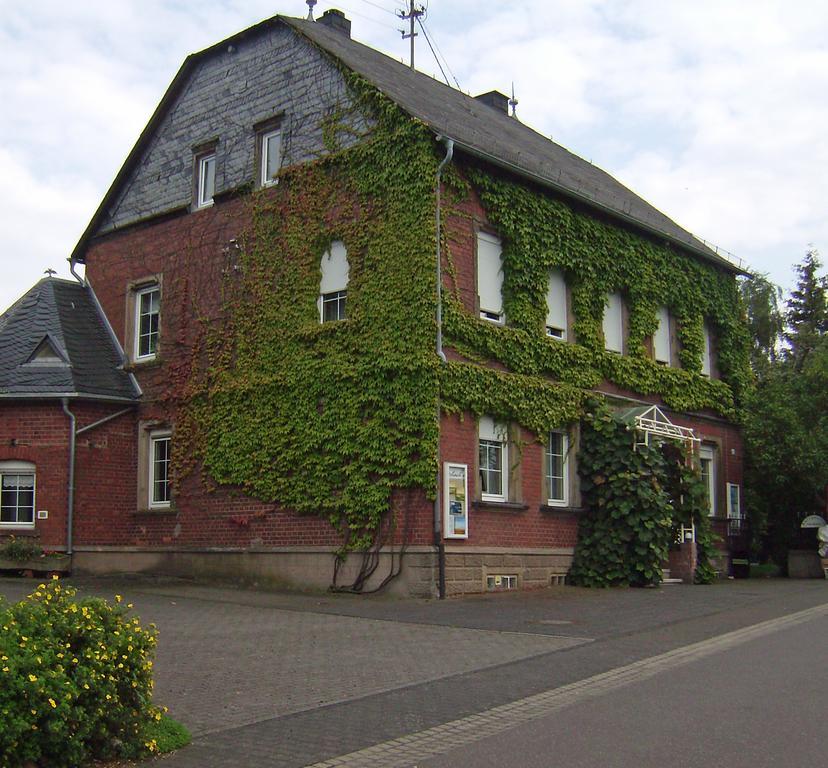 Romantikzimmer Im Antiquariat Sonnschied Kültér fotó