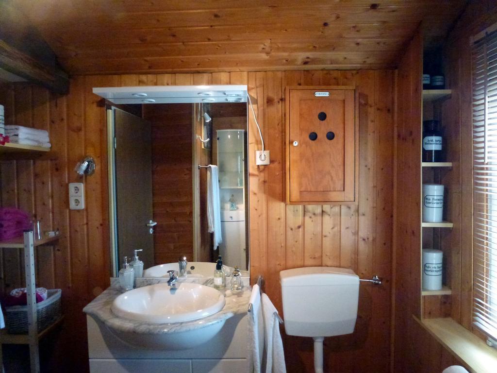 Romantikzimmer Im Antiquariat Sonnschied Szoba fotó